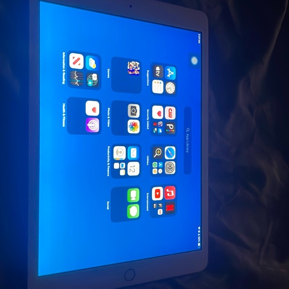 Second hand 32 GB rose gold iPad - Picture 2 of 3